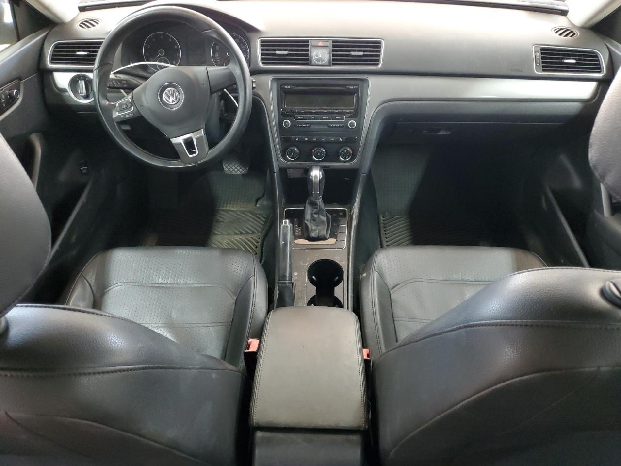 2014 VOLKSWAGEN Passat
