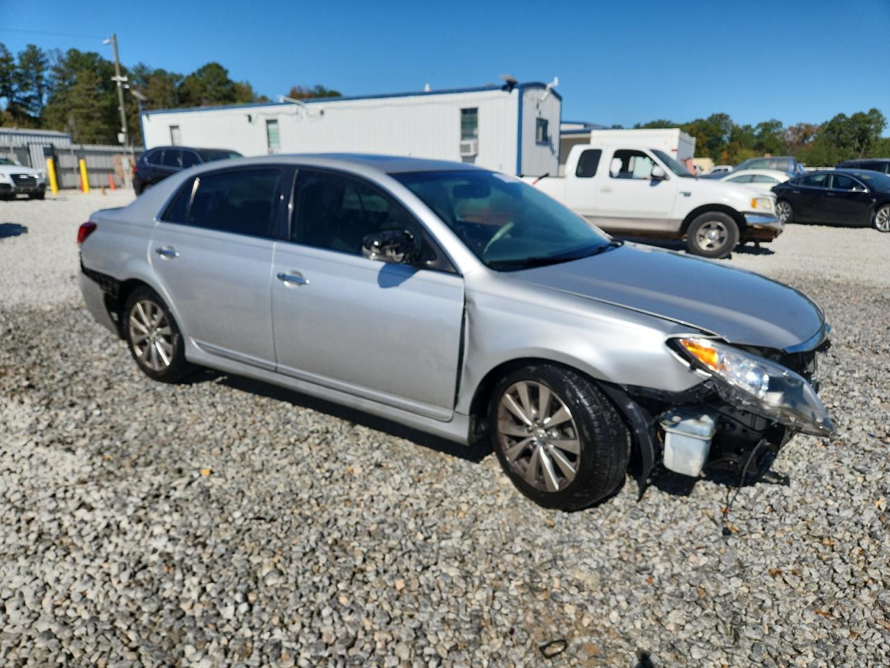 2011 TOYOTA Avalon