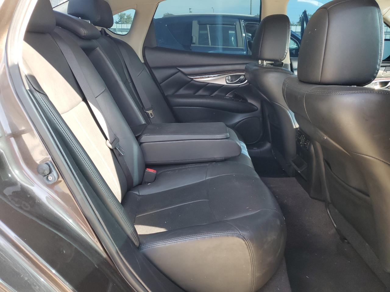 2017 INFINITI Q70