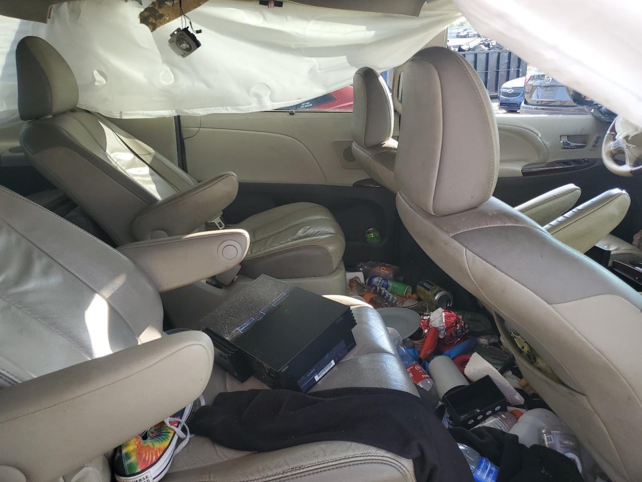 2014 TOYOTA SIENNA