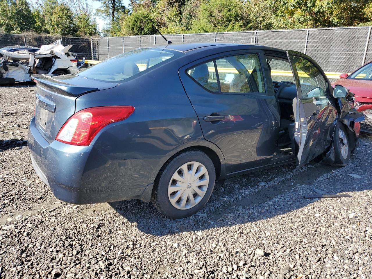 2017 NISSAN VERSA