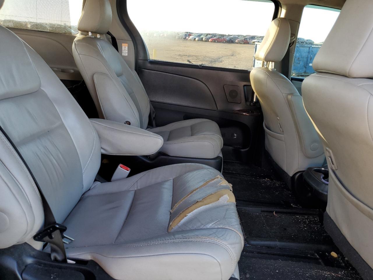 2015 TOYOTA SIENNA
