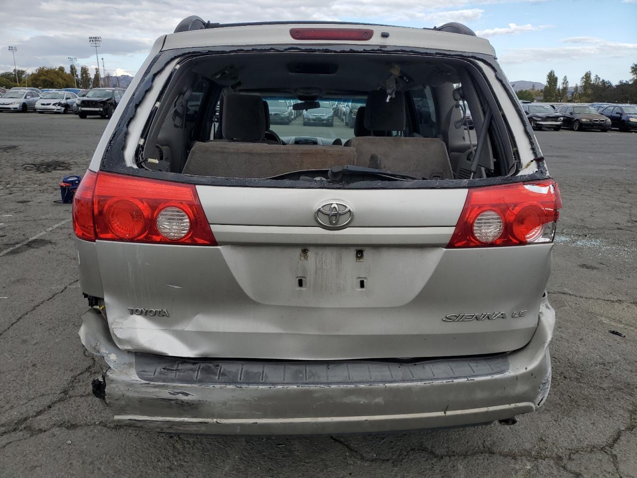 2010 TOYOTA SIENNA