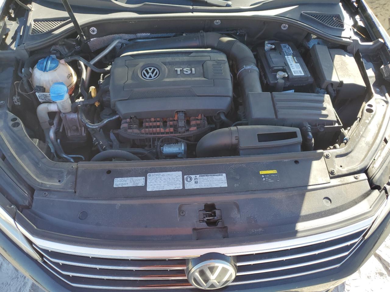 2016 VOLKSWAGEN Passat