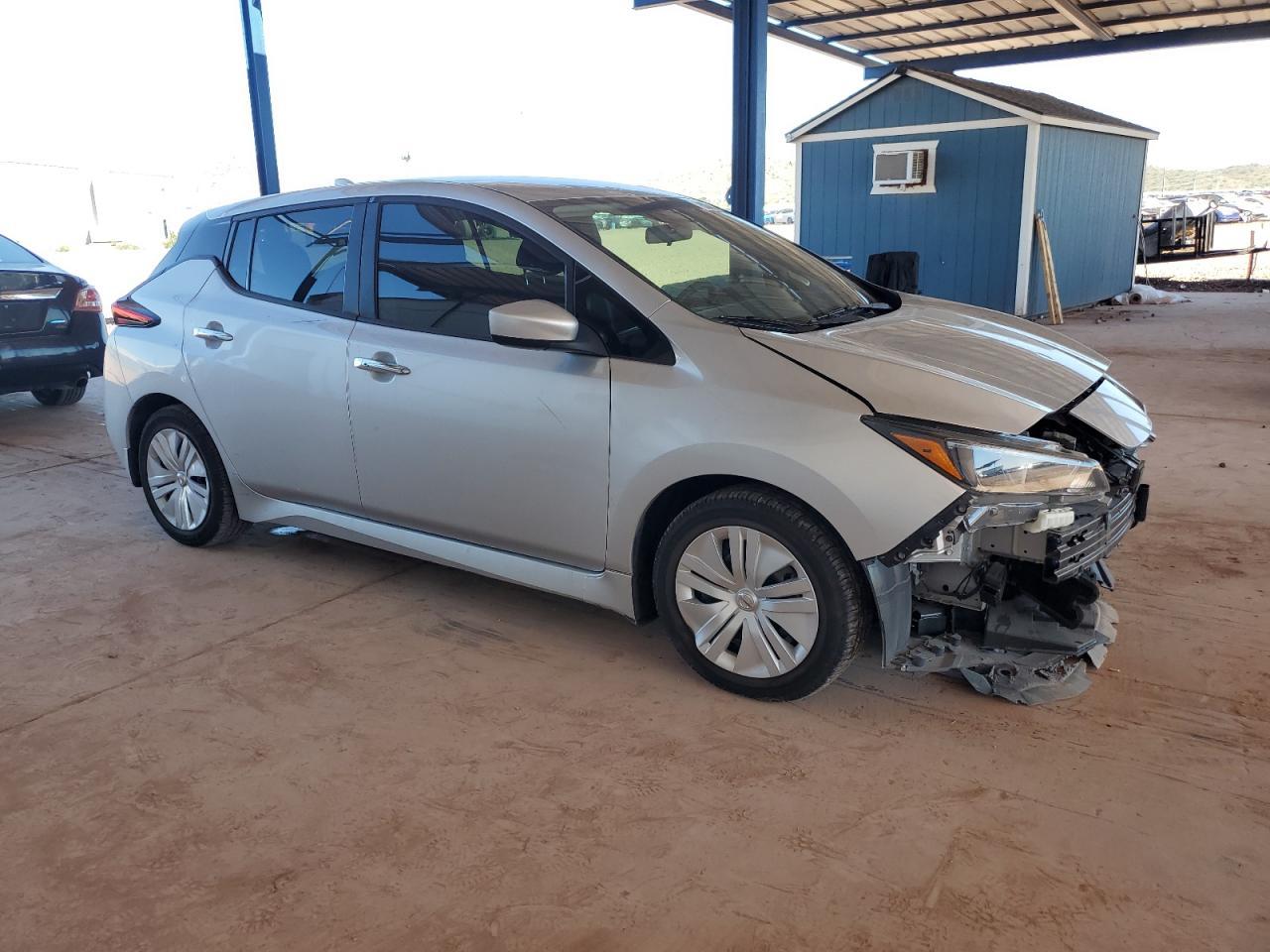2022 NISSAN LEAF