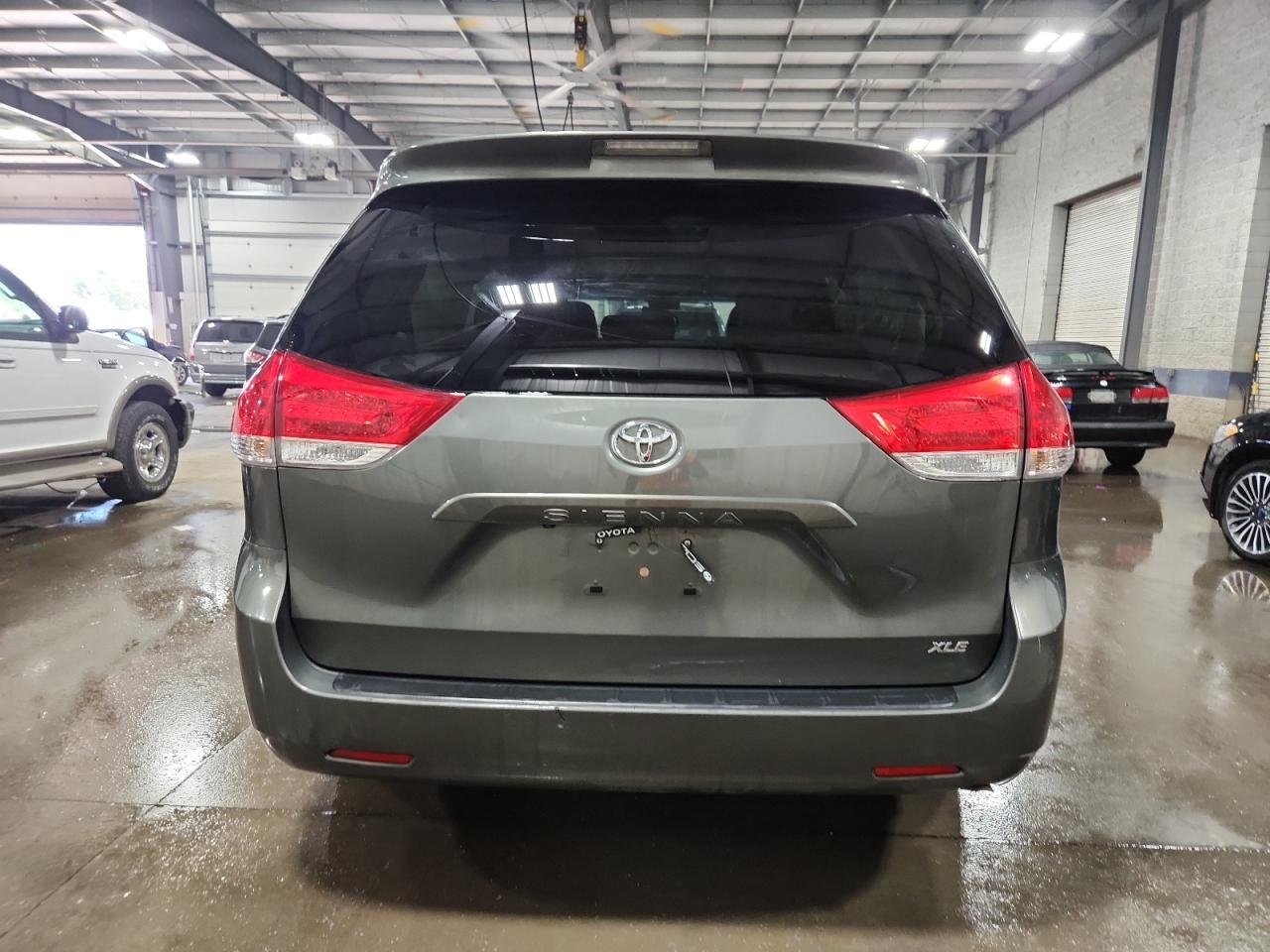2014 TOYOTA SIENNA
