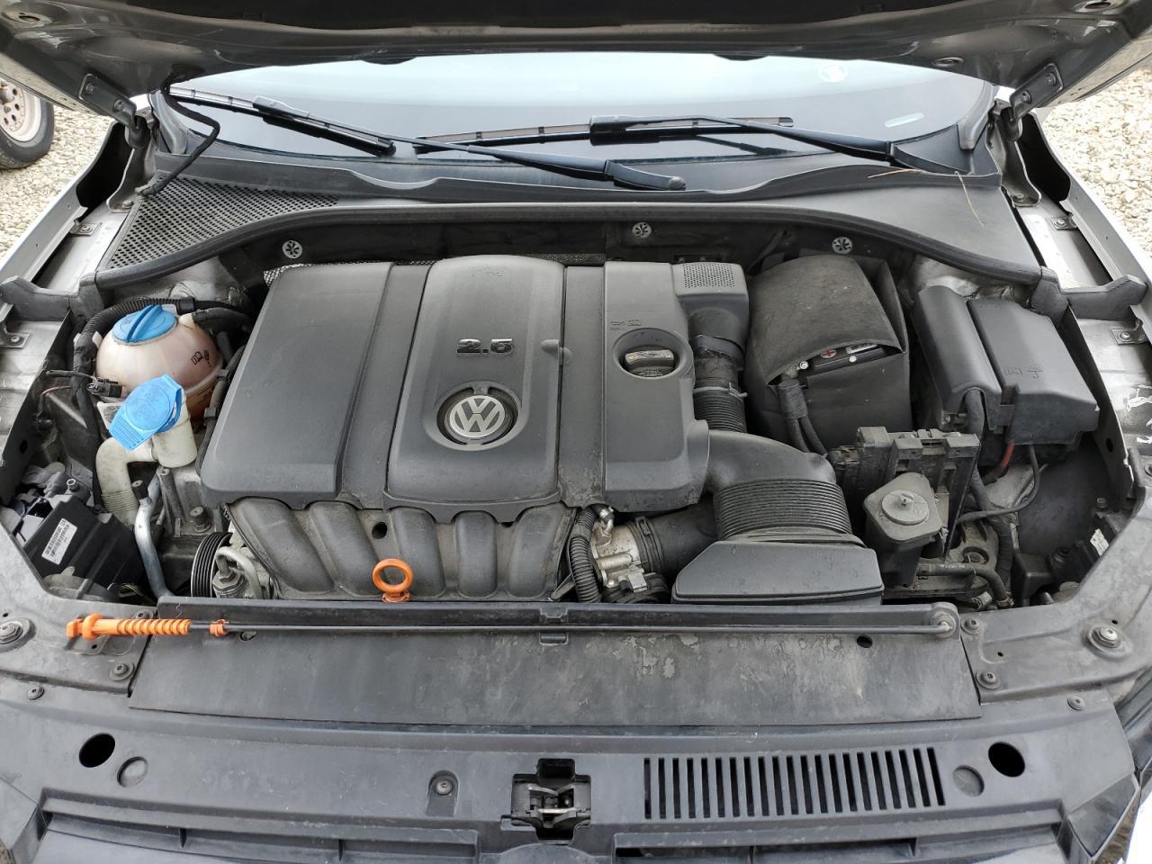 2012 VOLKSWAGEN Passat