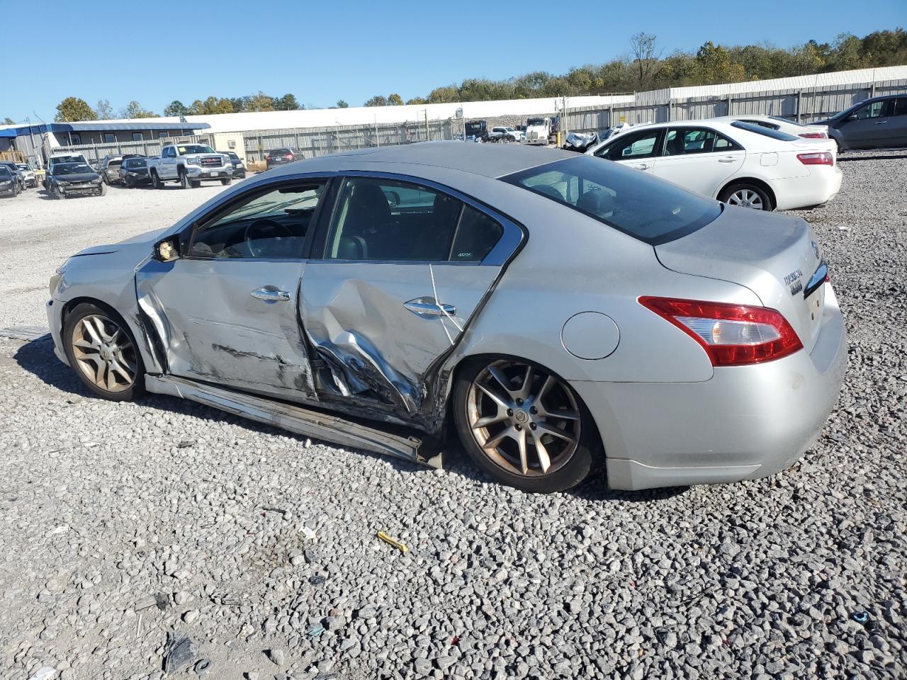 2011 NISSAN Maxima