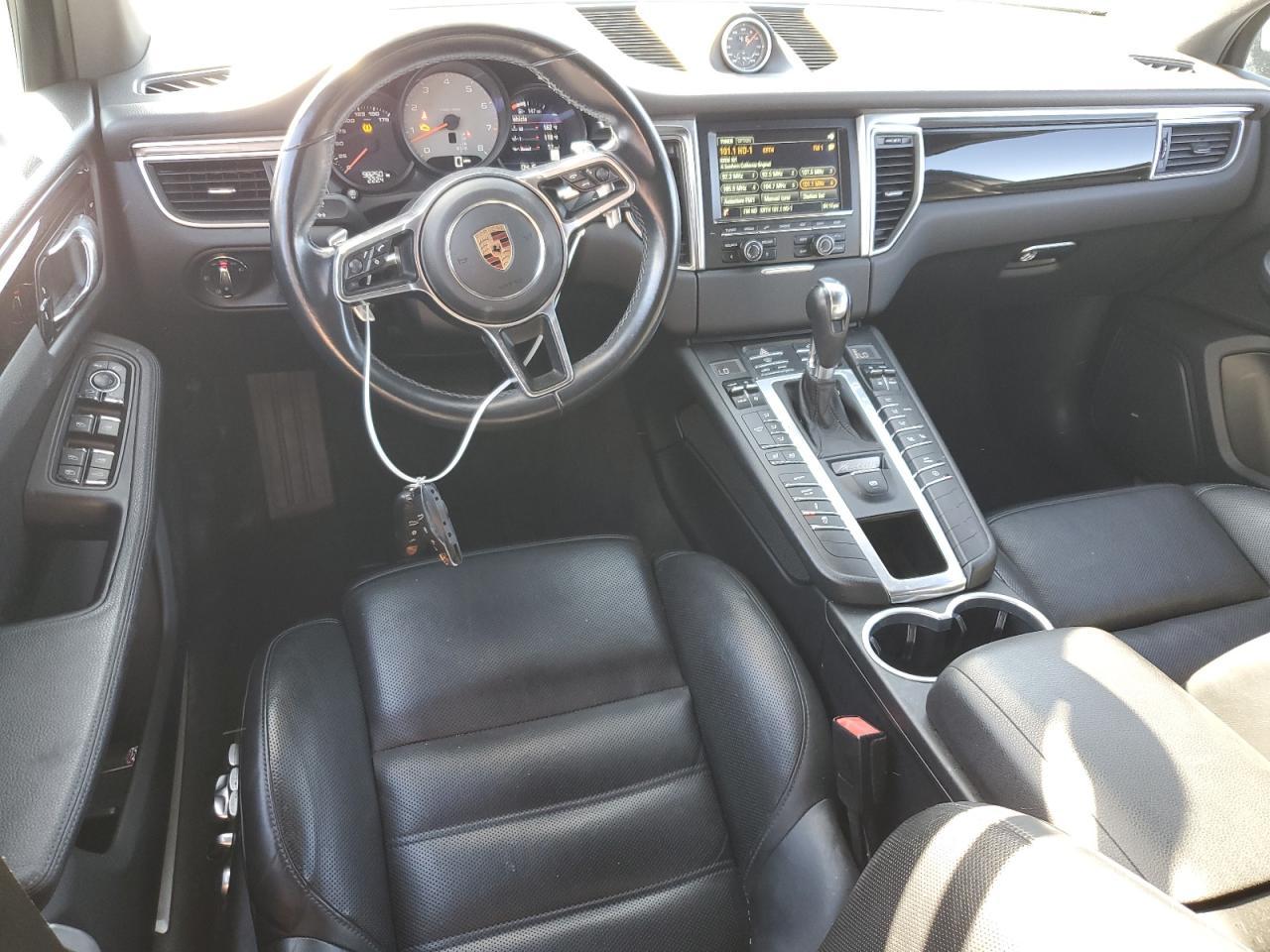 2016 PORSCHE Macan