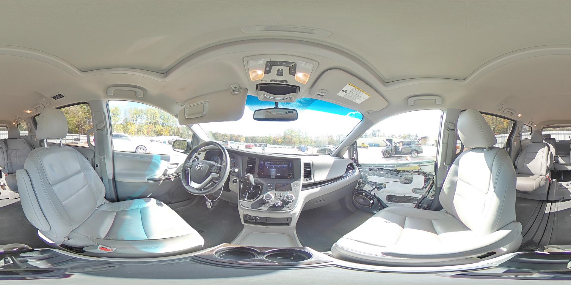 2017 TOYOTA SIENNA