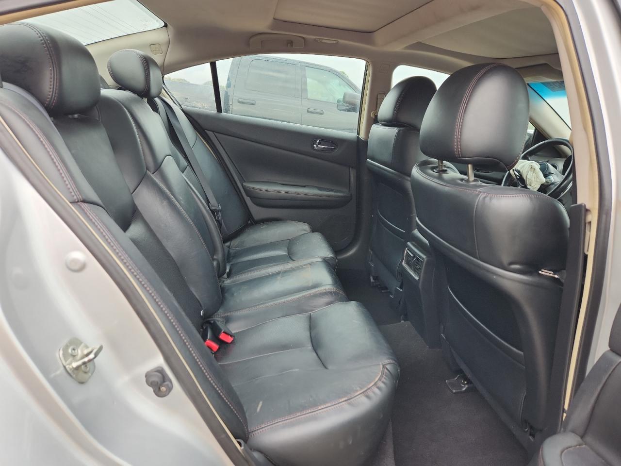2011 NISSAN Maxima