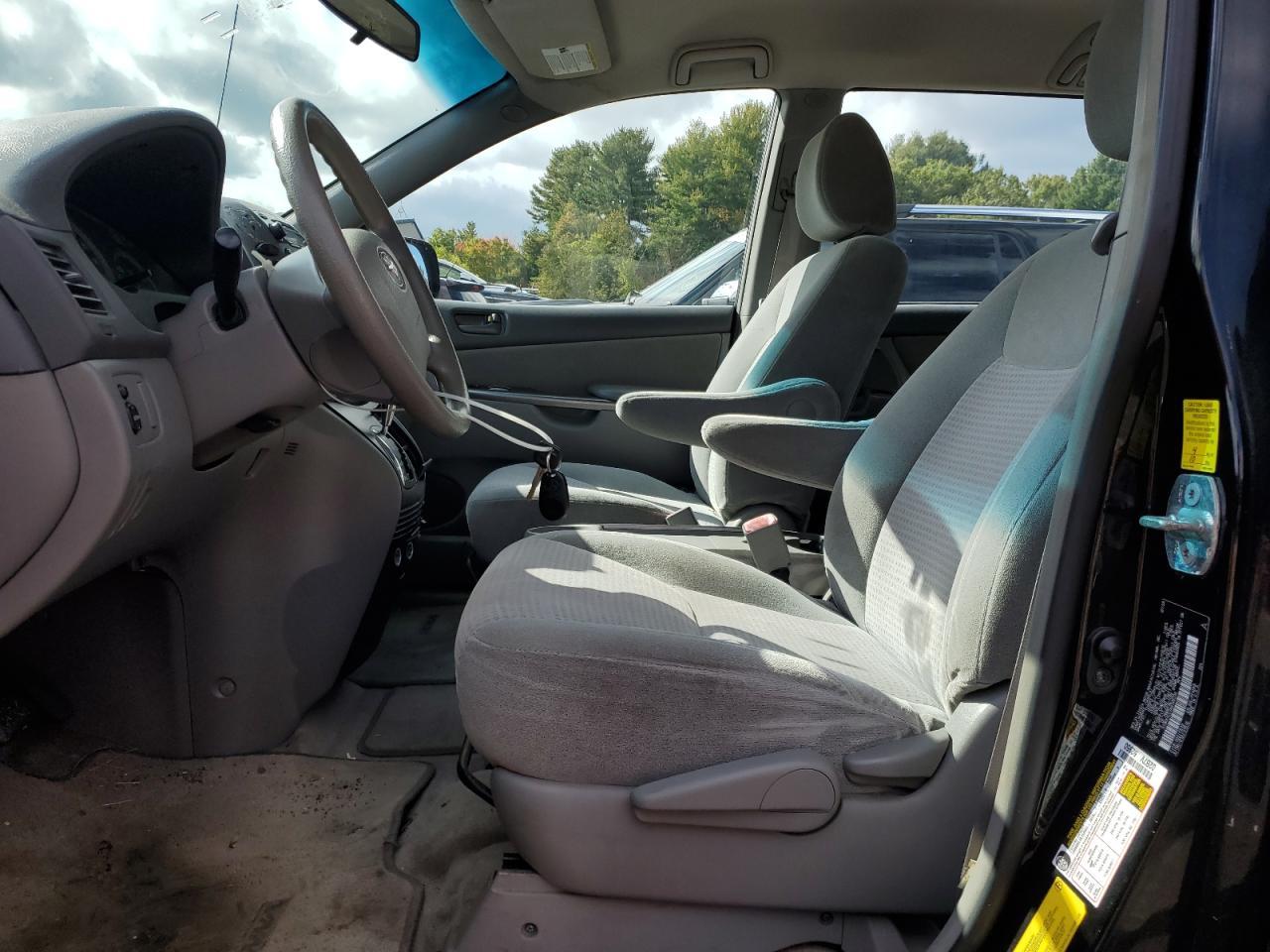 2010 TOYOTA SIENNA