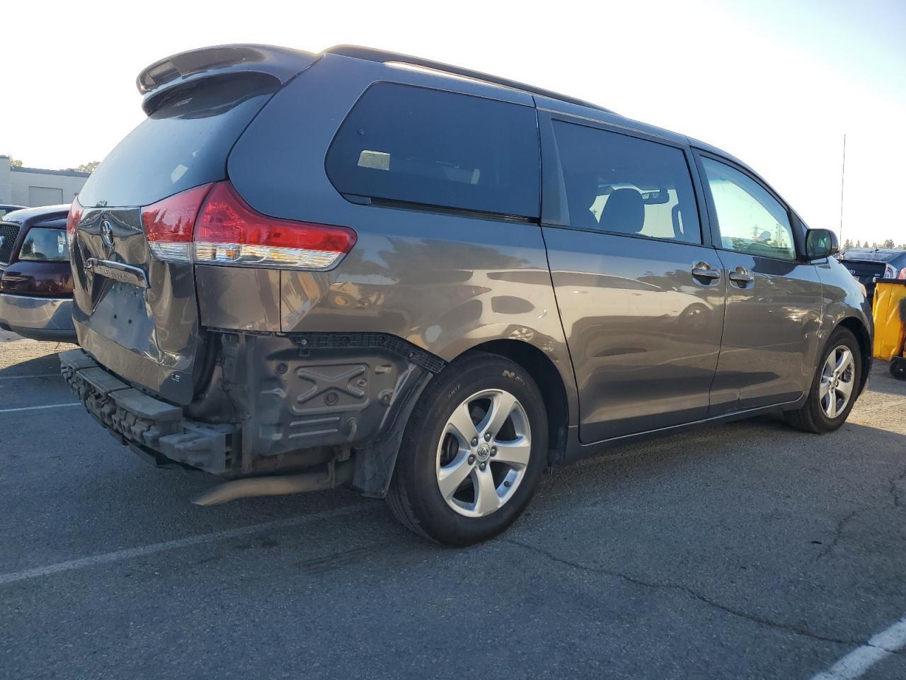 2014 TOYOTA SIENNA