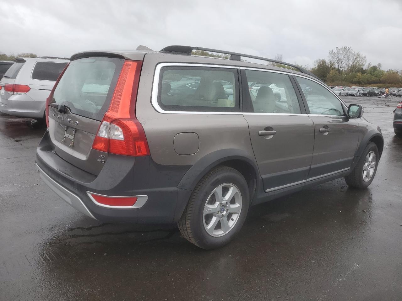 2010 VOLVO XC70