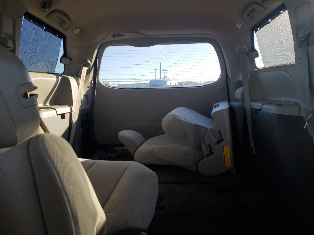 2012 TOYOTA SIENNA