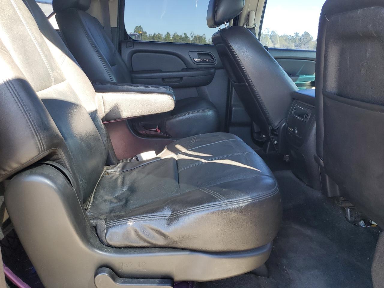 2013 CHEVROLET Suburban