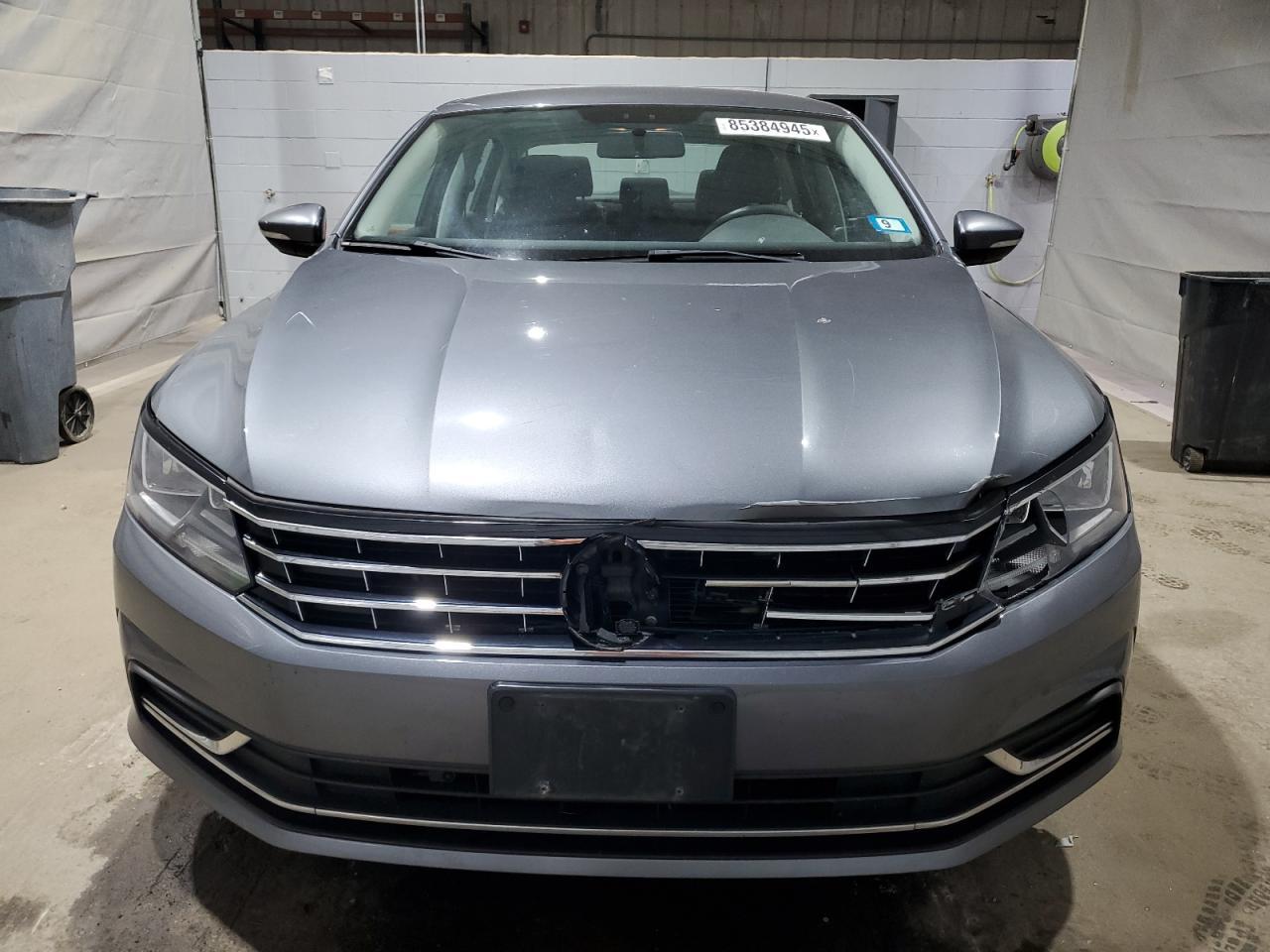 2017 VOLKSWAGEN Passat