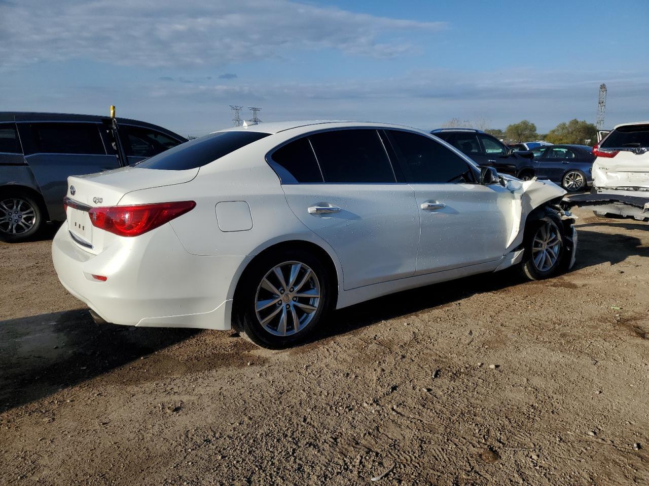 2015 INFINITI Q50