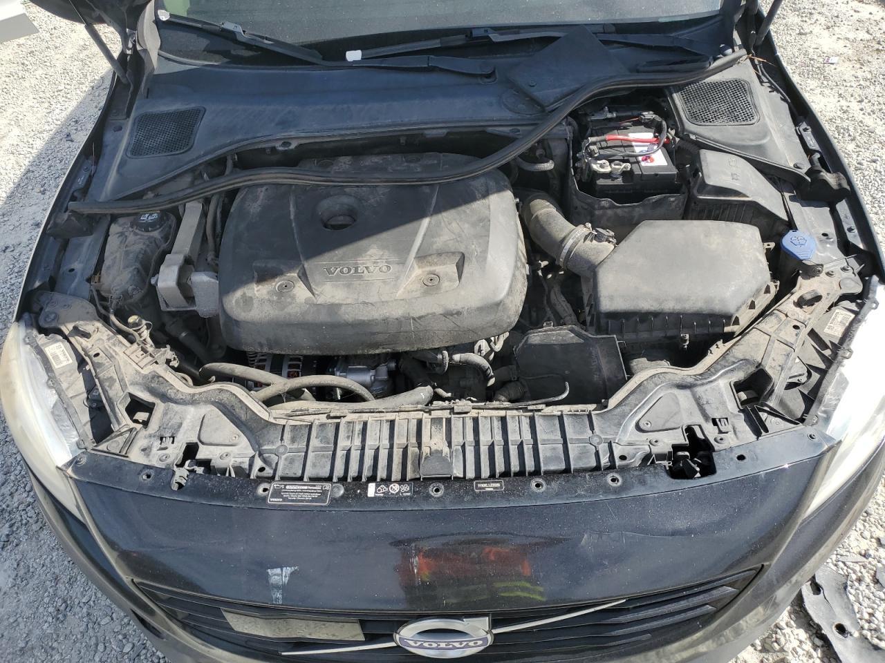 2018 VOLVO V60