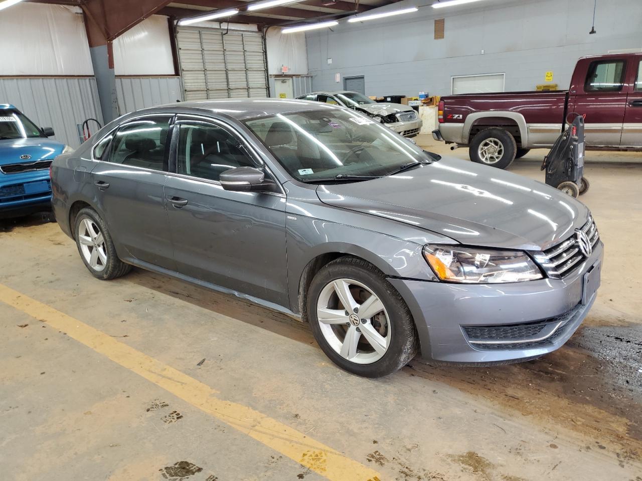 2014 VOLKSWAGEN Passat
