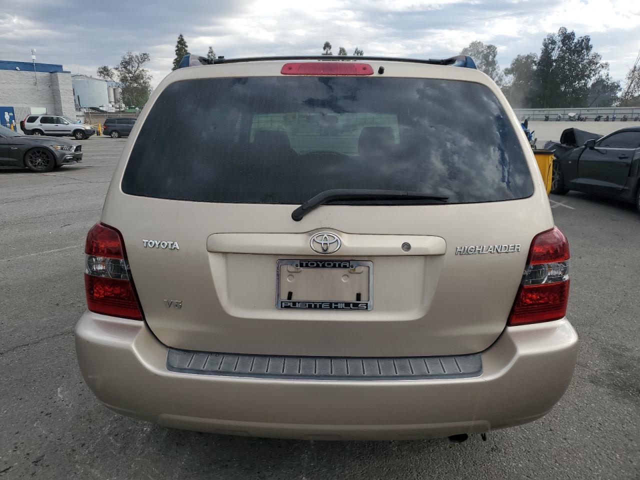 2004 TOYOTA HIGHLANDER