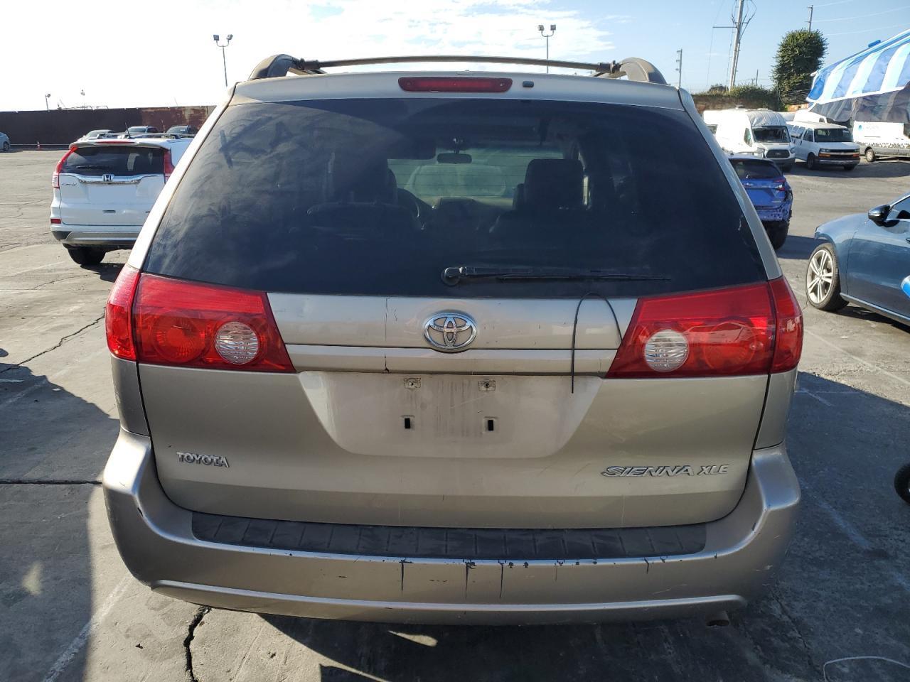 2006 TOYOTA SIENNA