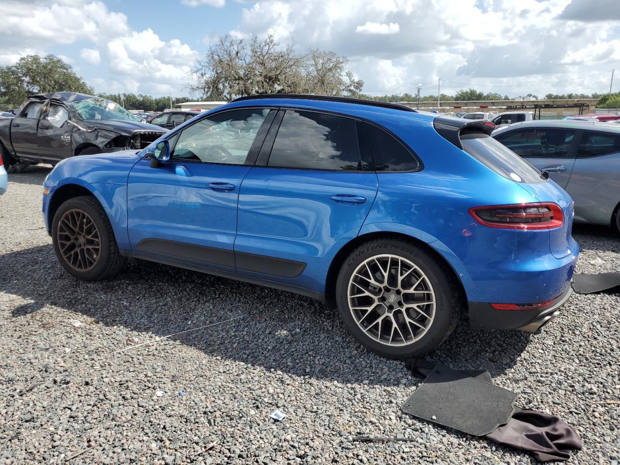 2018 PORSCHE Macan