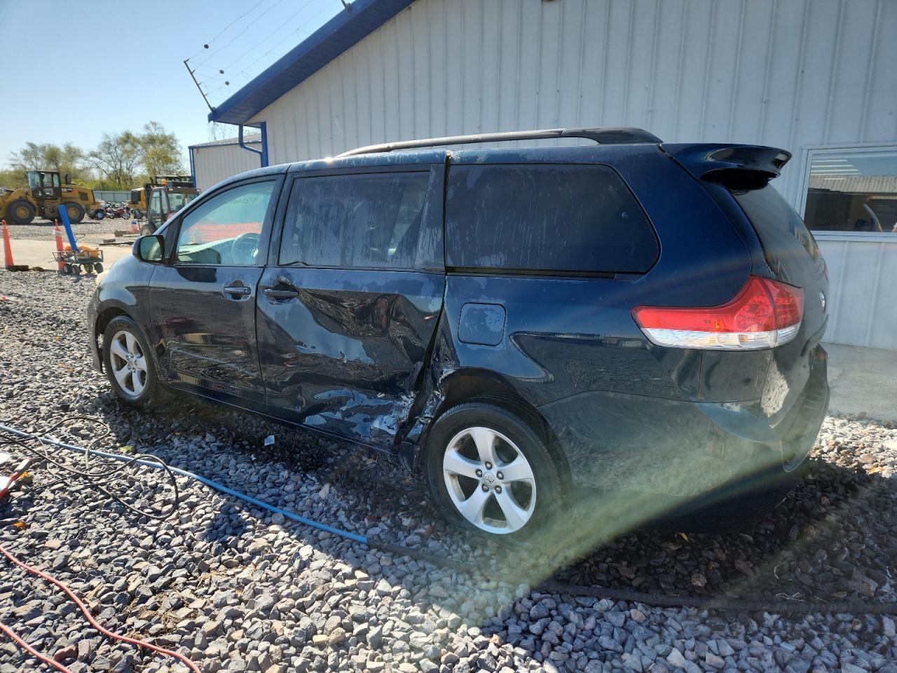 2011 TOYOTA SIENNA
