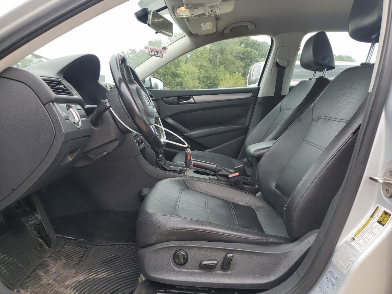 2015 VOLKSWAGEN Passat