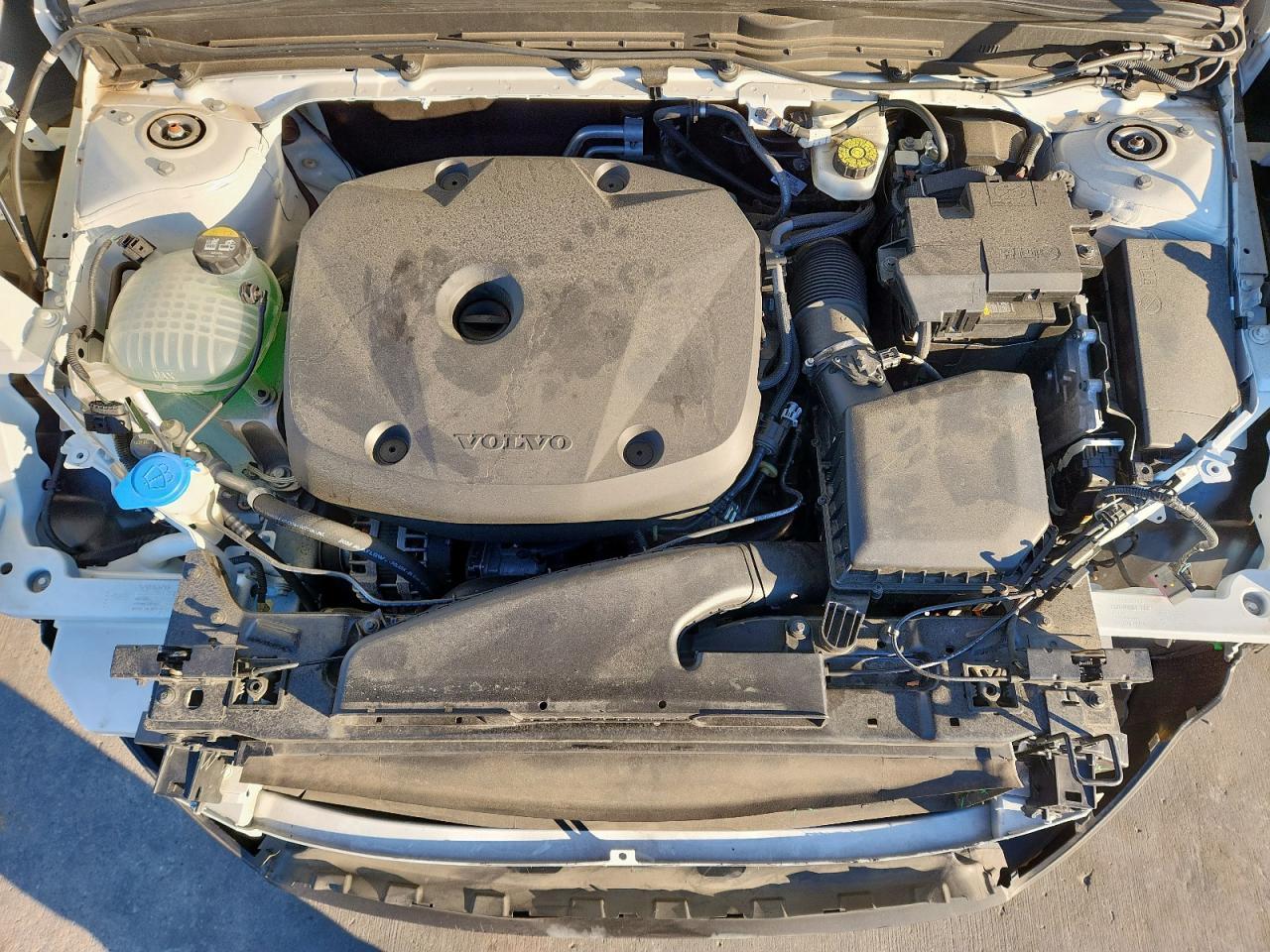 2021 VOLVO XC40