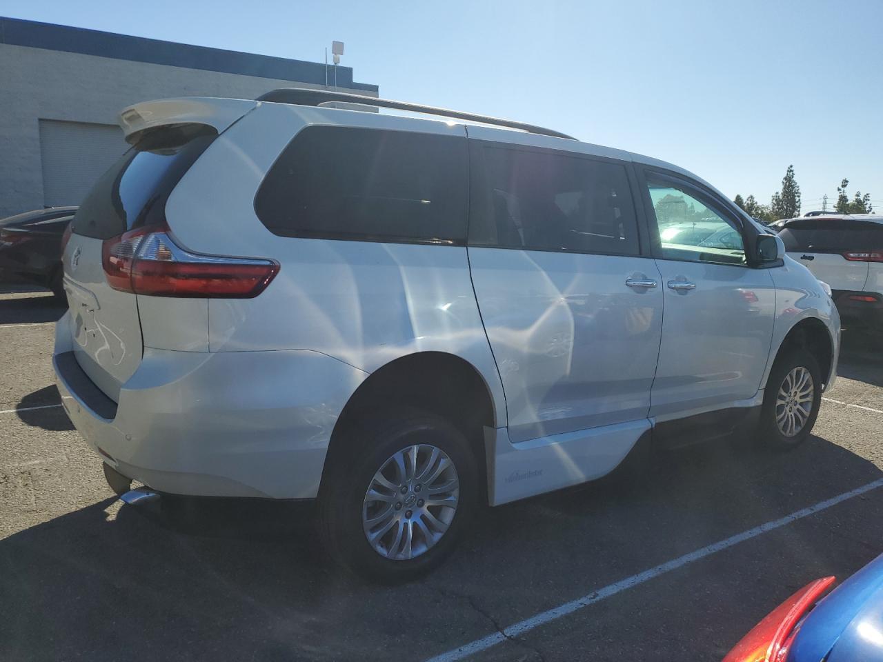 2017 TOYOTA SIENNA
