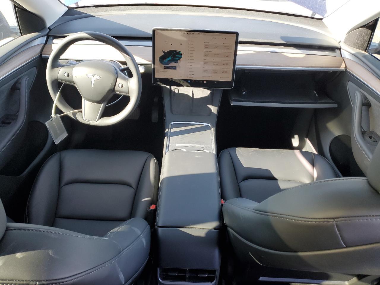 2025 TESLA MODEL Y