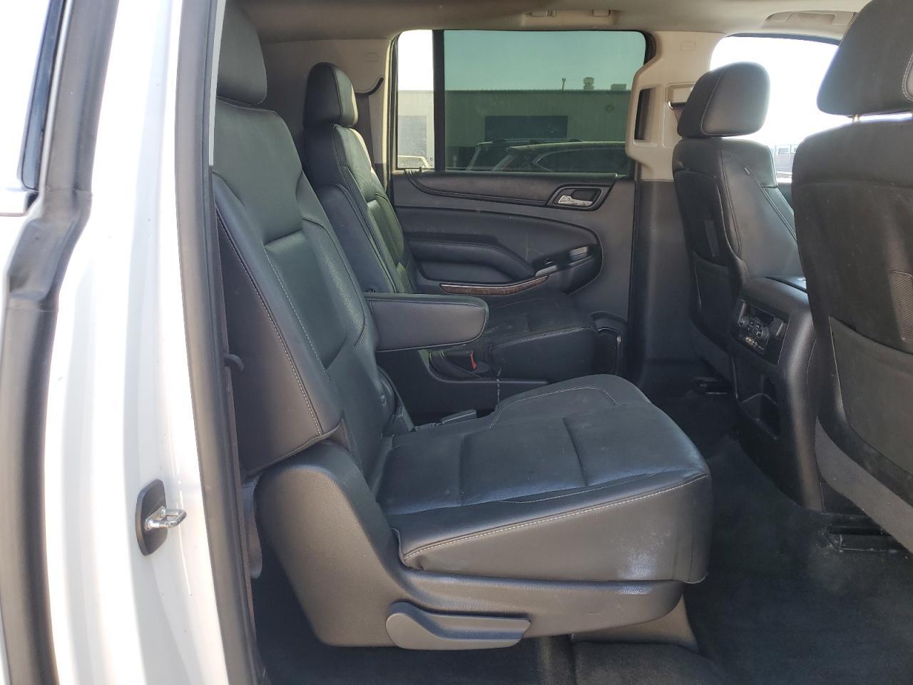 2016 CHEVROLET Suburban