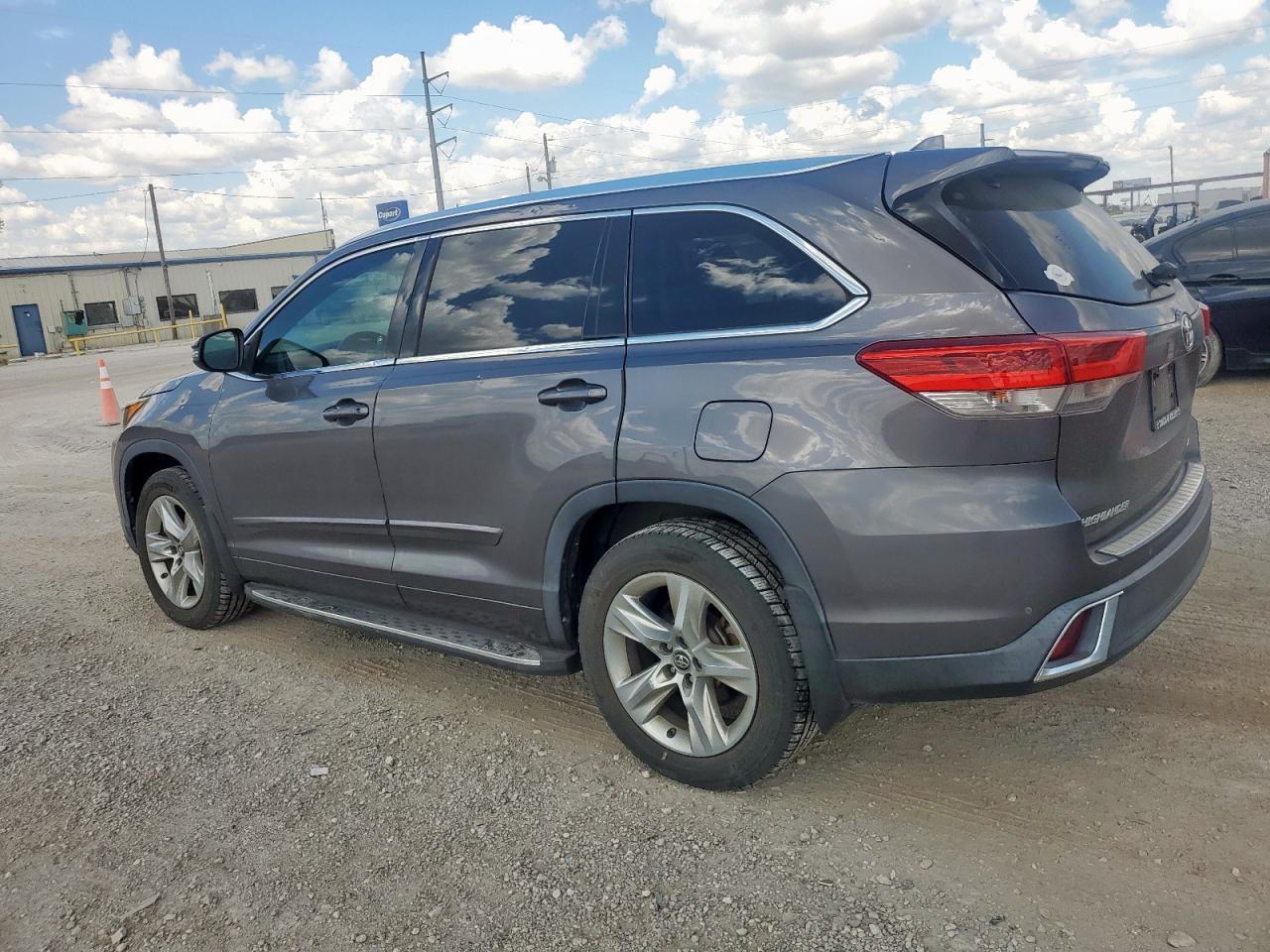 2017 TOYOTA HIGHLANDER