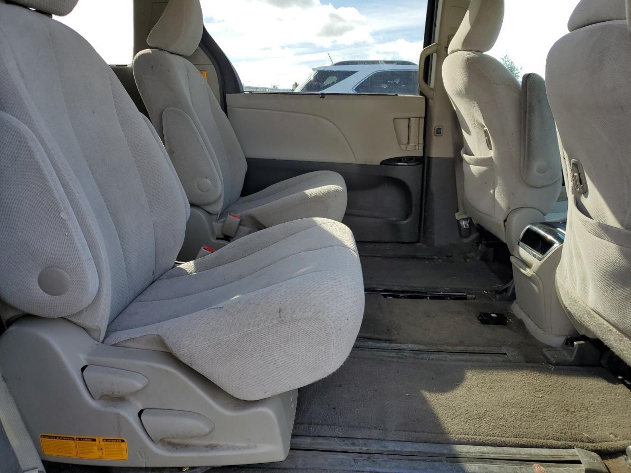 2013 TOYOTA SIENNA