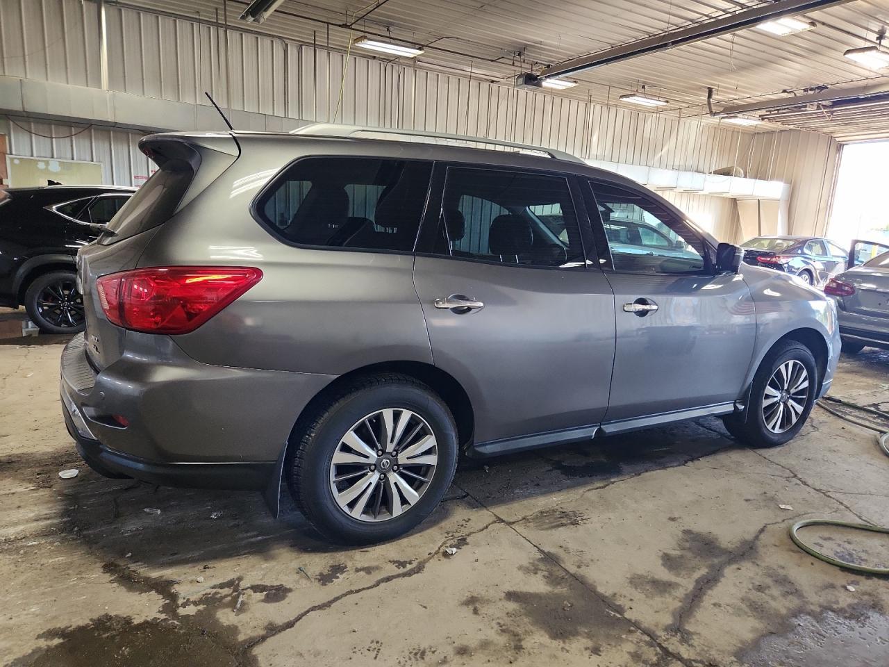 2017 NISSAN PATHFINDER