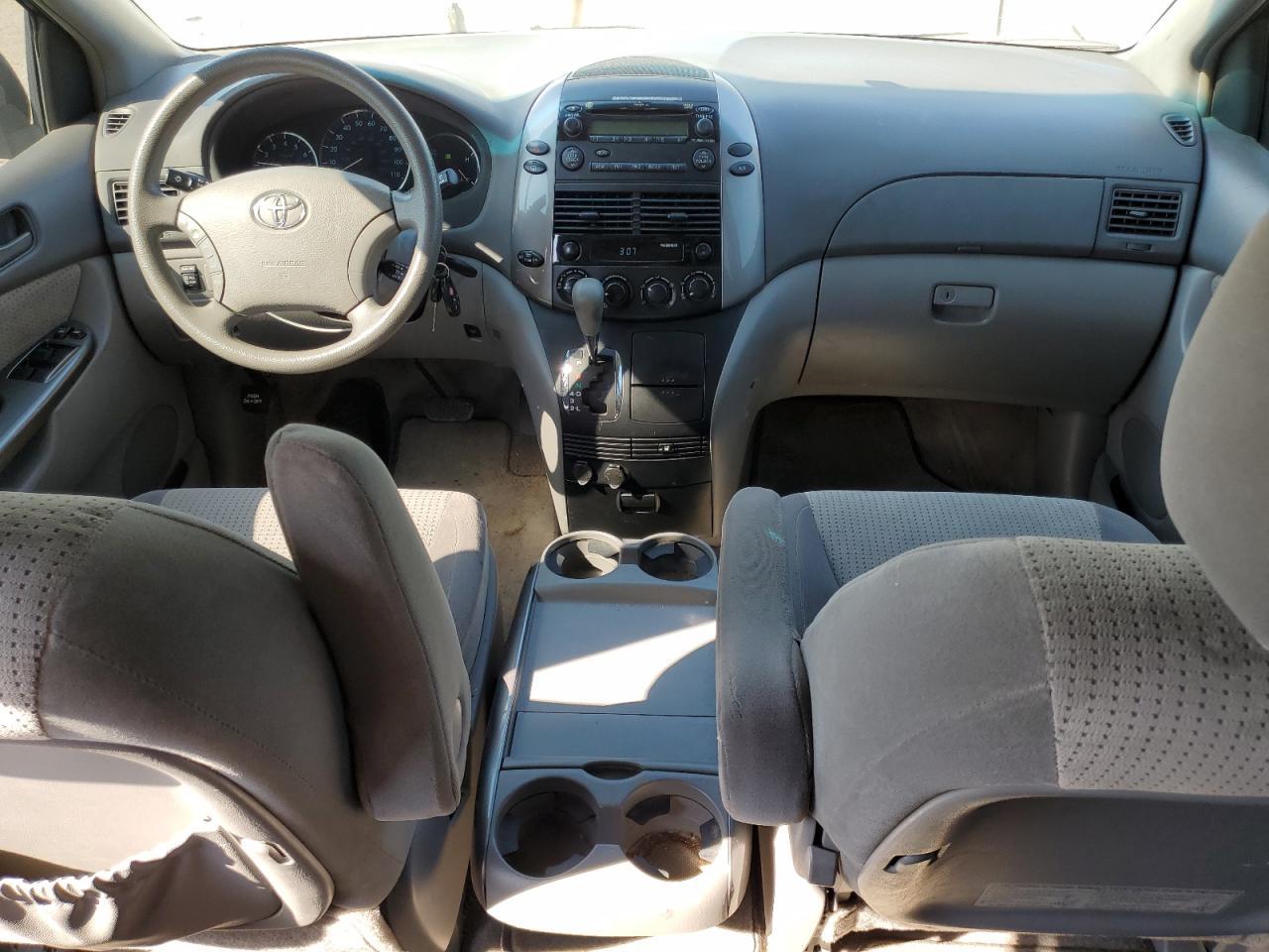 2009 TOYOTA SIENNA