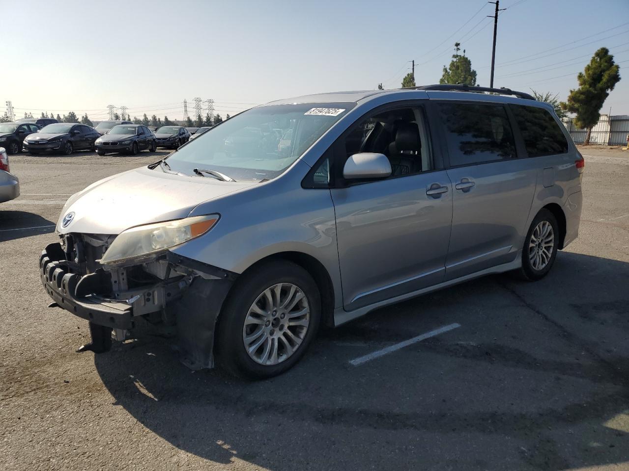 2012 TOYOTA SIENNA