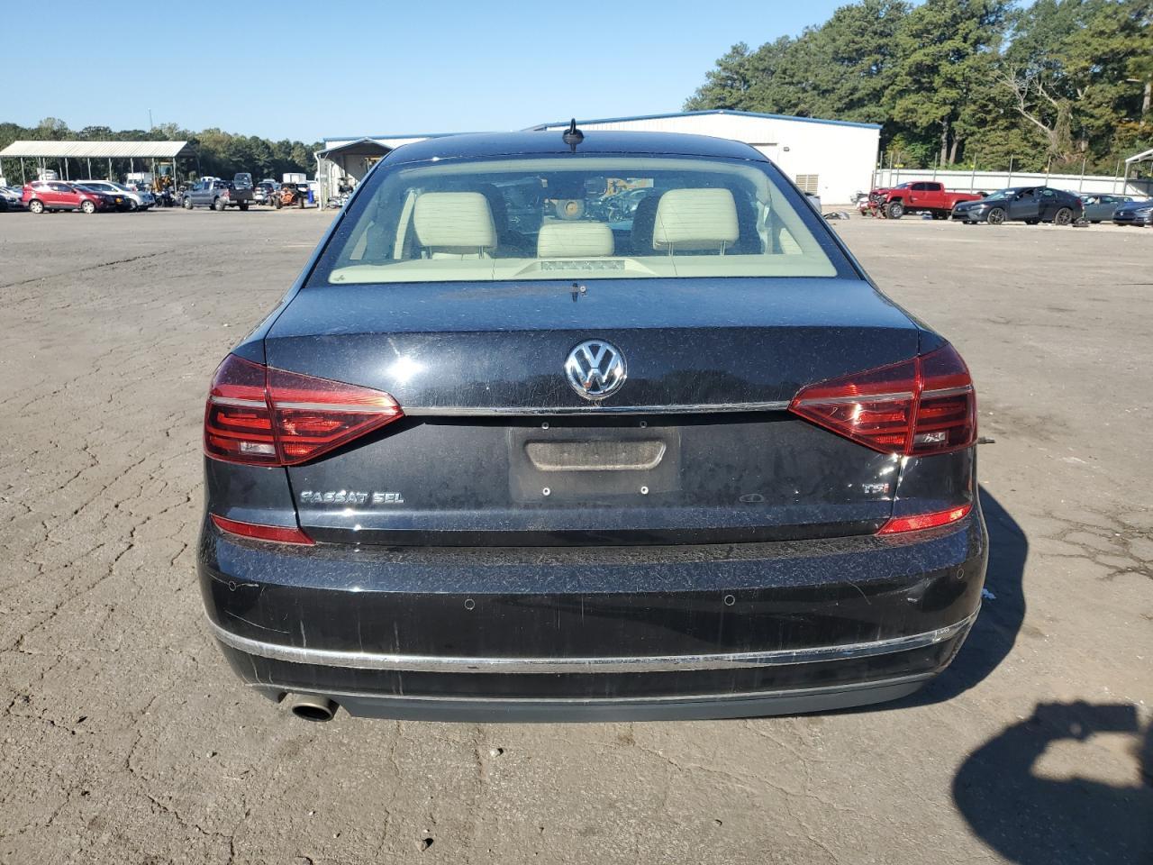2017 VOLKSWAGEN Passat