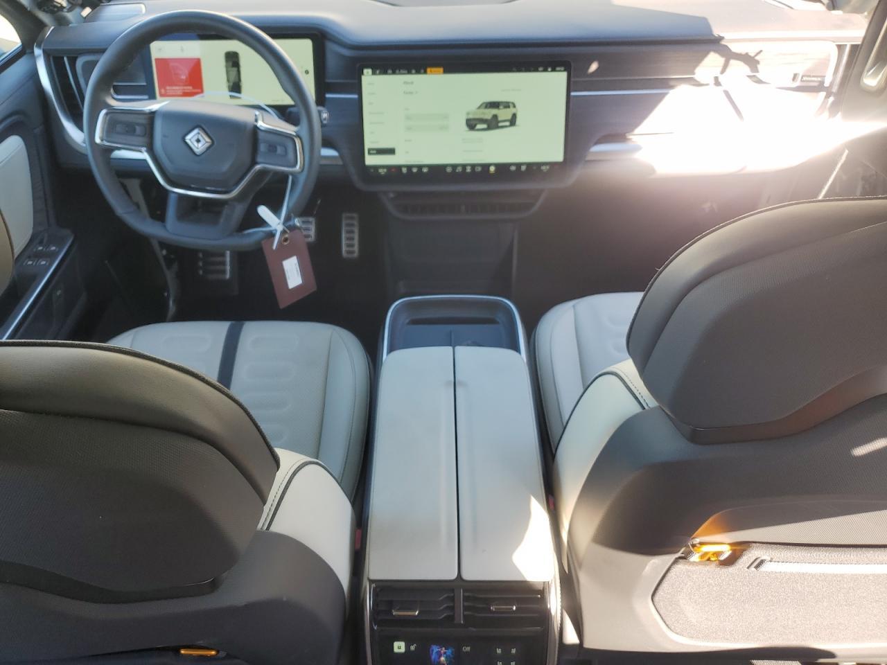 2025 RIVIAN R1s