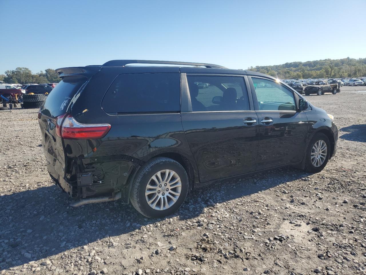 2017 TOYOTA SIENNA