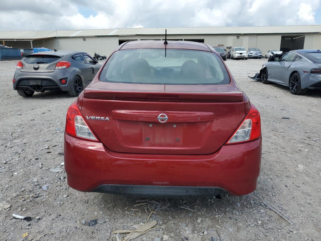 2017 NISSAN VERSA