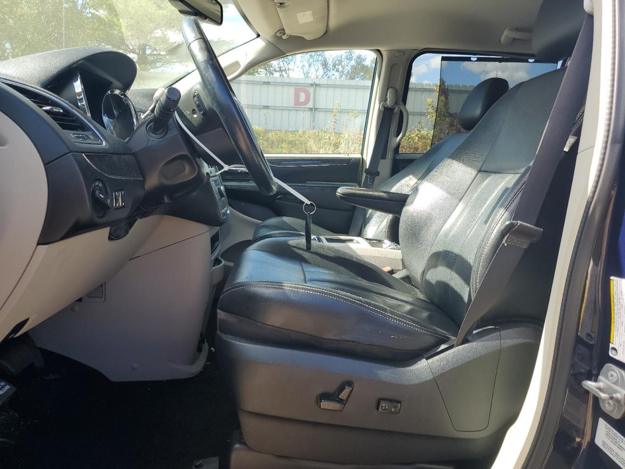 2015 CHRYSLER Town & Country