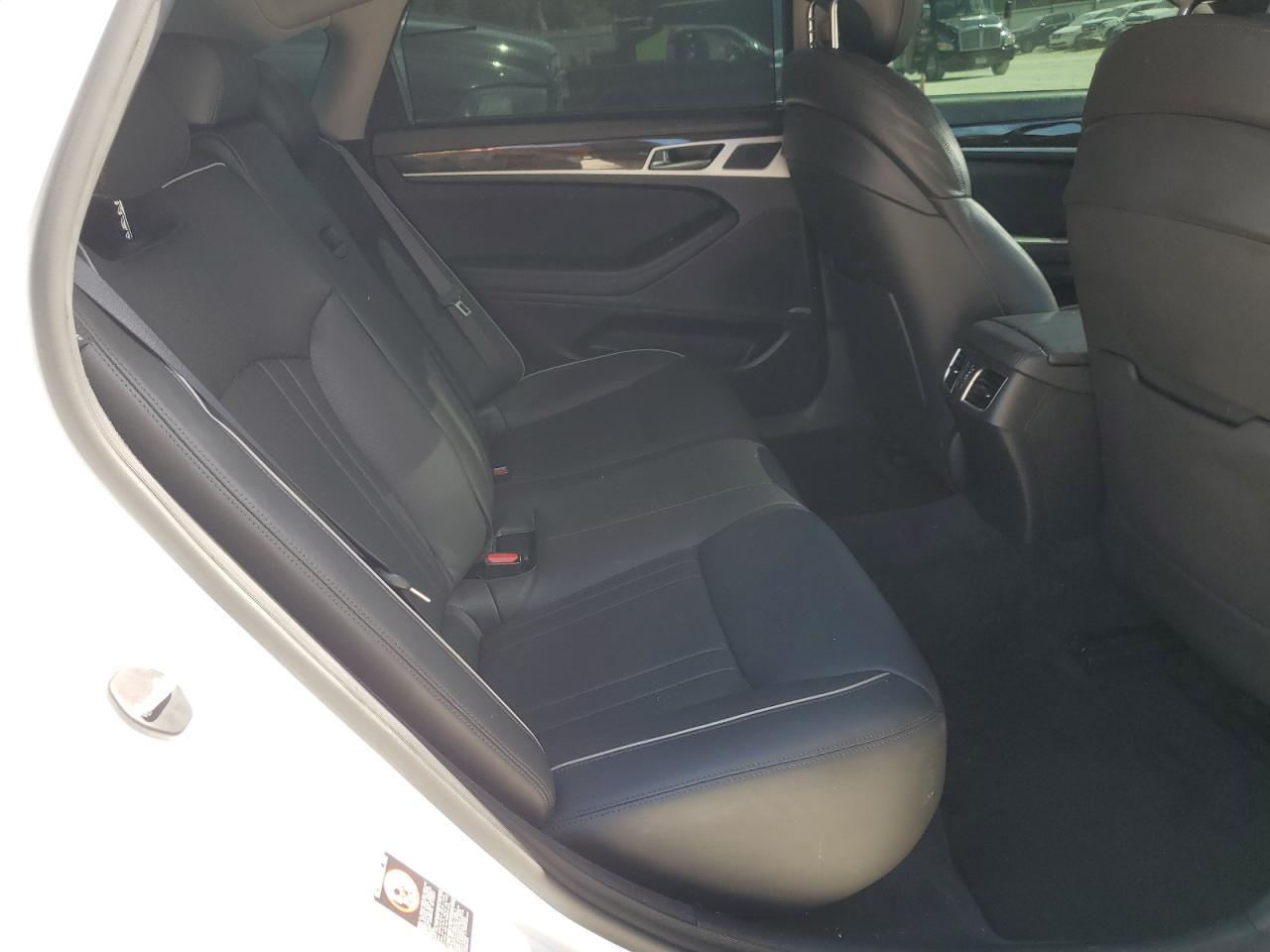 2016 HYUNDAI GENESIS