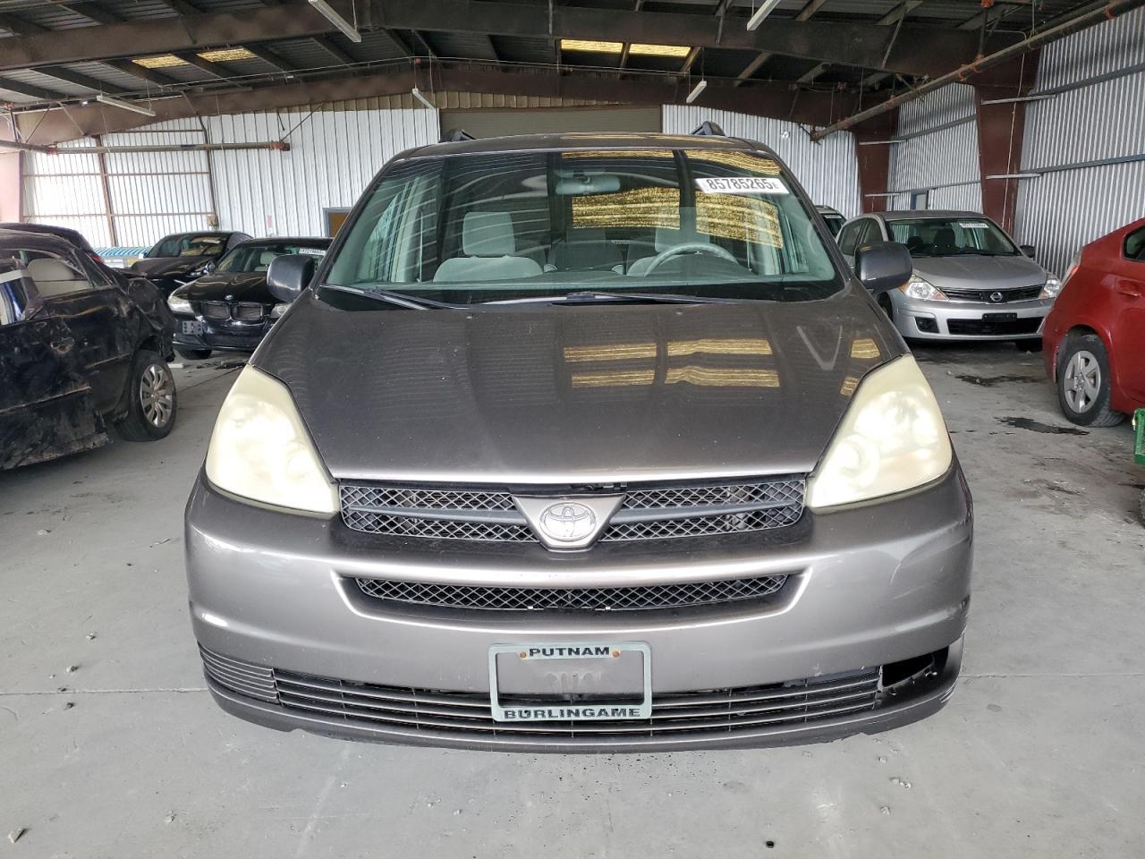 2004 TOYOTA SIENNA