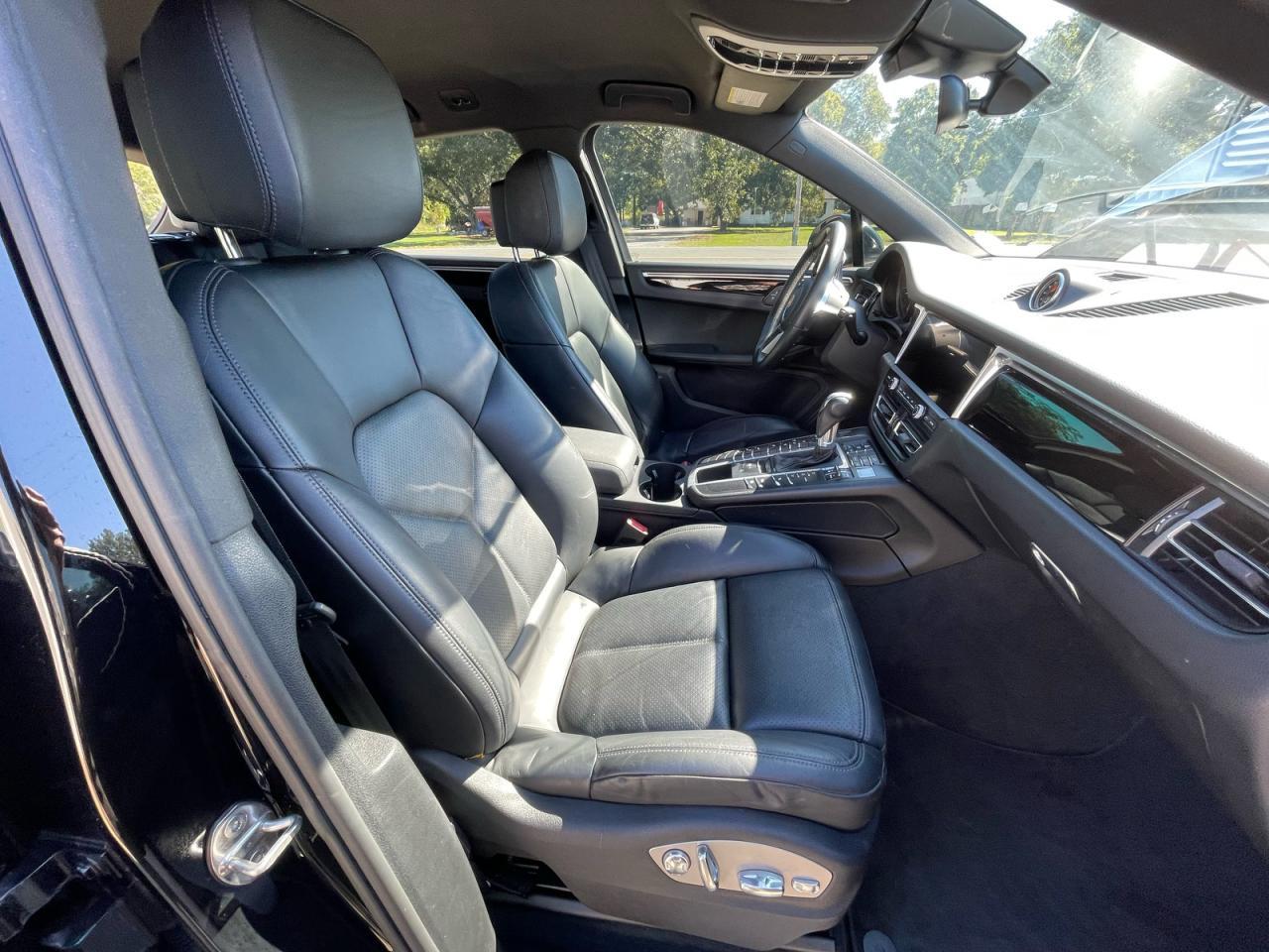 2020 PORSCHE Macan