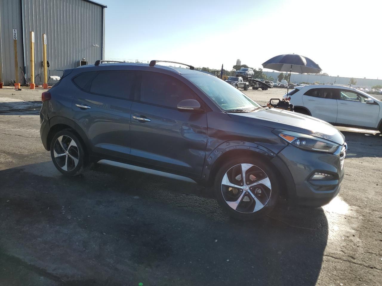 2017 HYUNDAI TUCSON