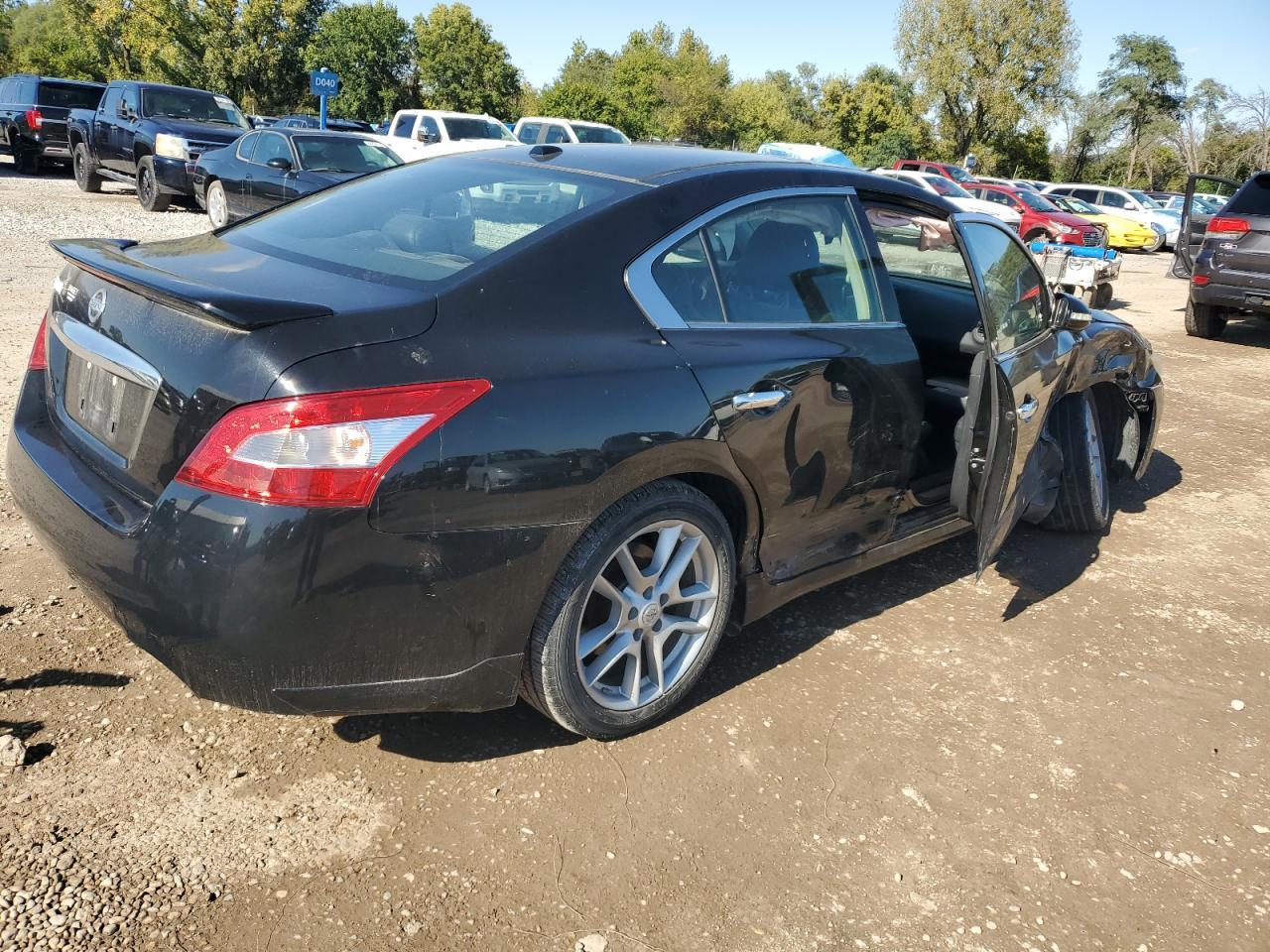 2010 NISSAN Maxima