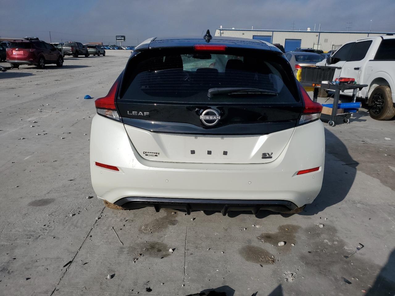 2023 NISSAN LEAF