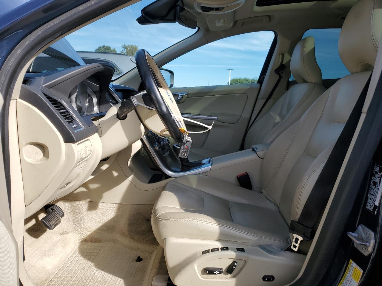 2015 VOLVO XC60